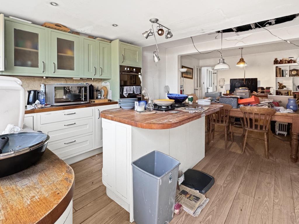 Lot: 172 - HOUSE FOR IMPROVEMENT - Kitchen from reverse angle